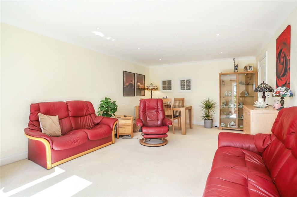 Shortheath Road, Farnham Cloisters, GU9