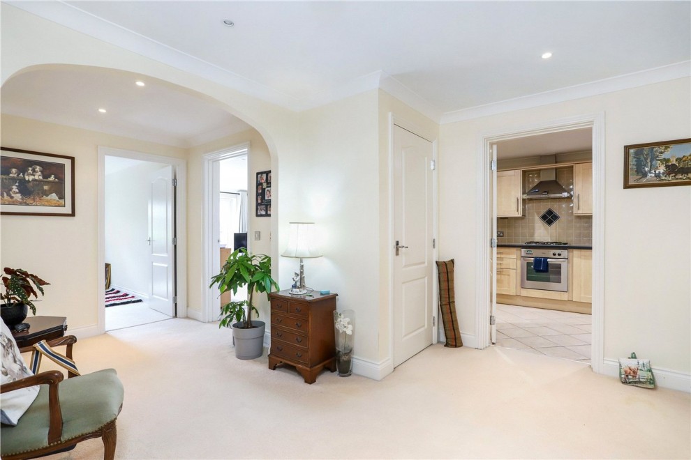 Shortheath Road, Farnham Cloisters, GU9