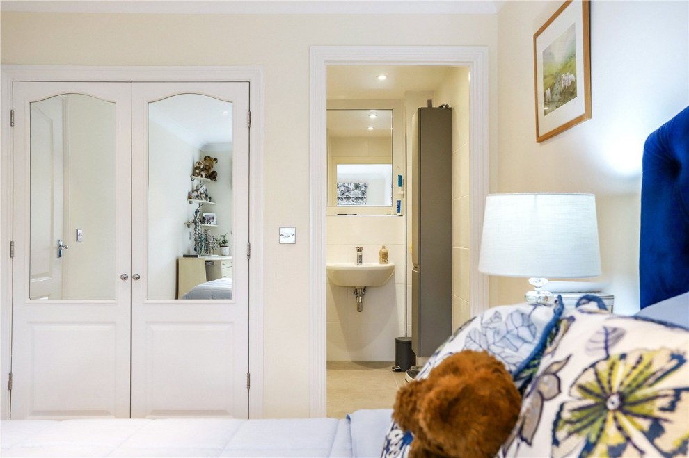 Shortheath Road, Farnham Cloisters, GU9