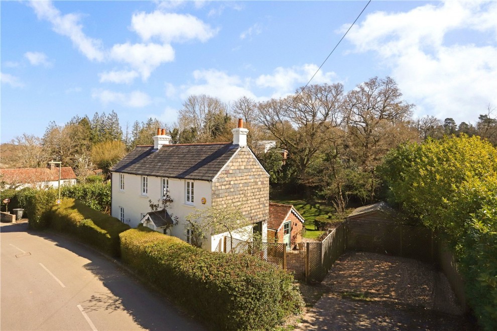 High Street, Rowledge, GU10