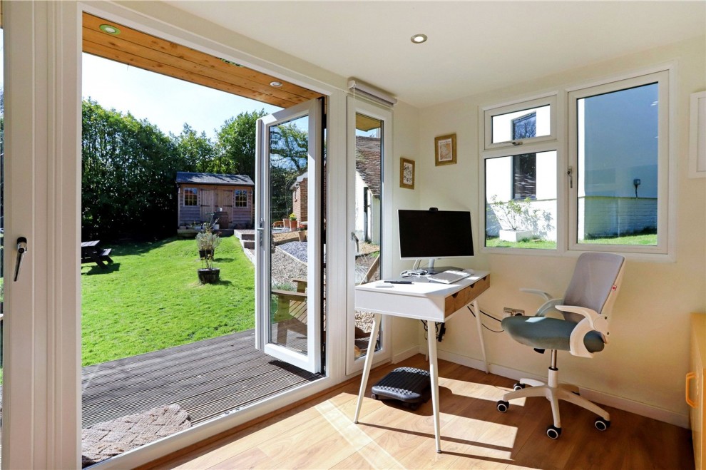 High Street, Rowledge, GU10