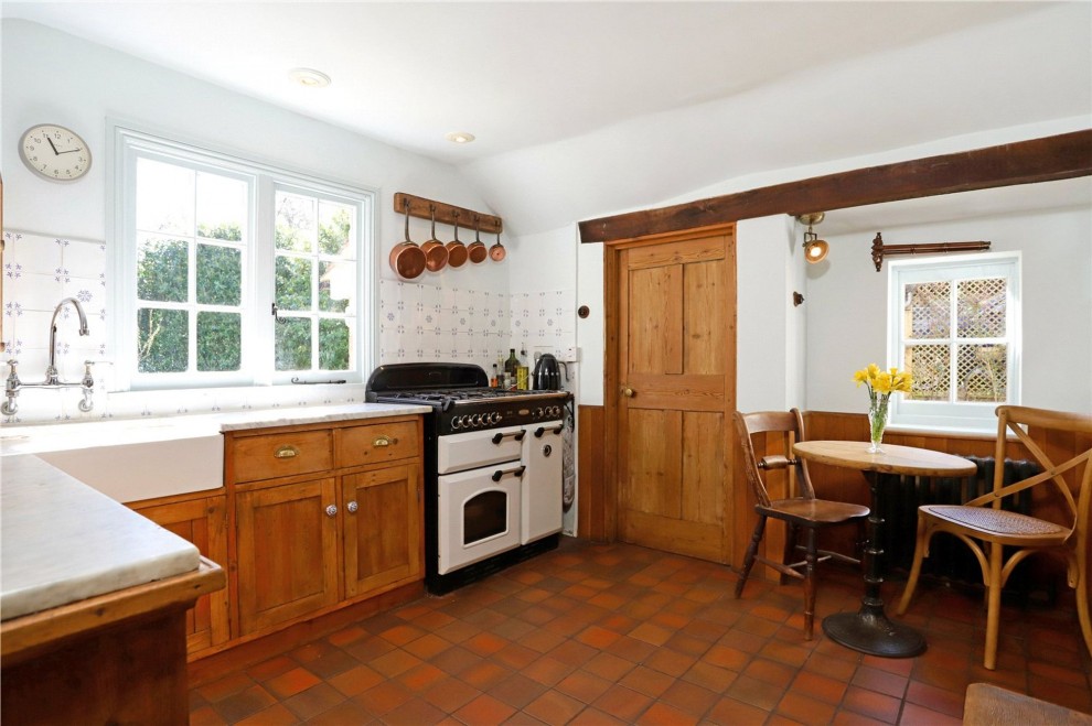High Street, Rowledge, GU10