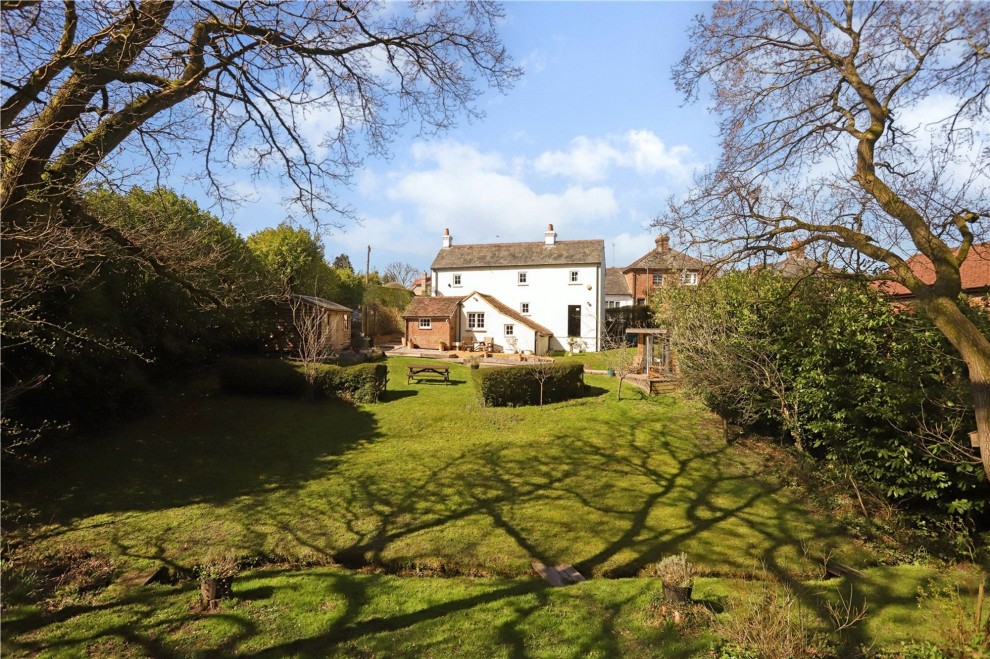 High Street, Rowledge, GU10