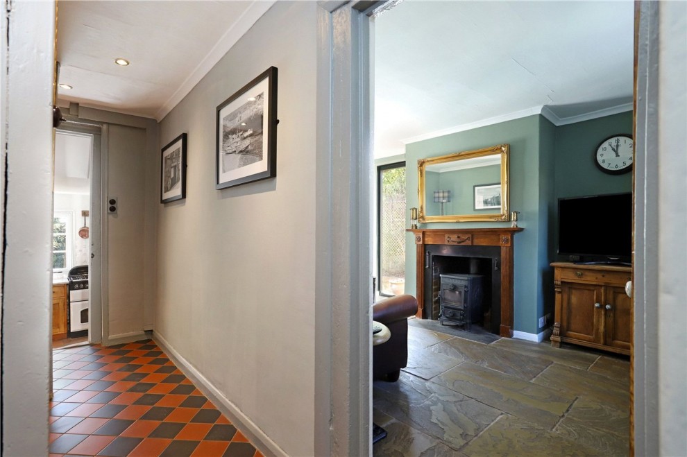 High Street, Rowledge, GU10
