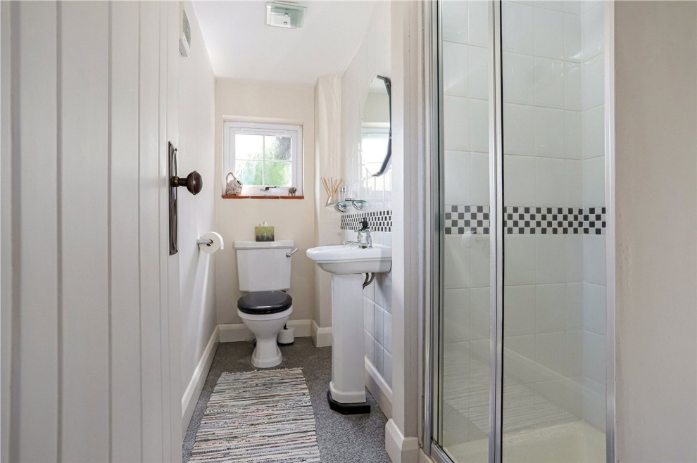 38 Sheephouse, Farnham, GU9