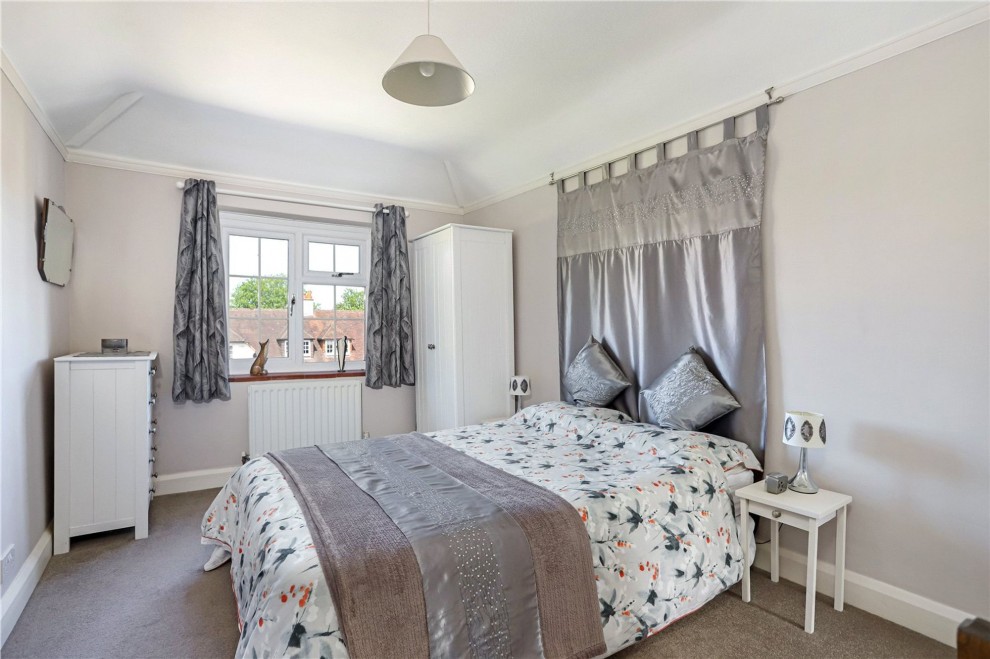 38 Sheephouse, Farnham, GU9