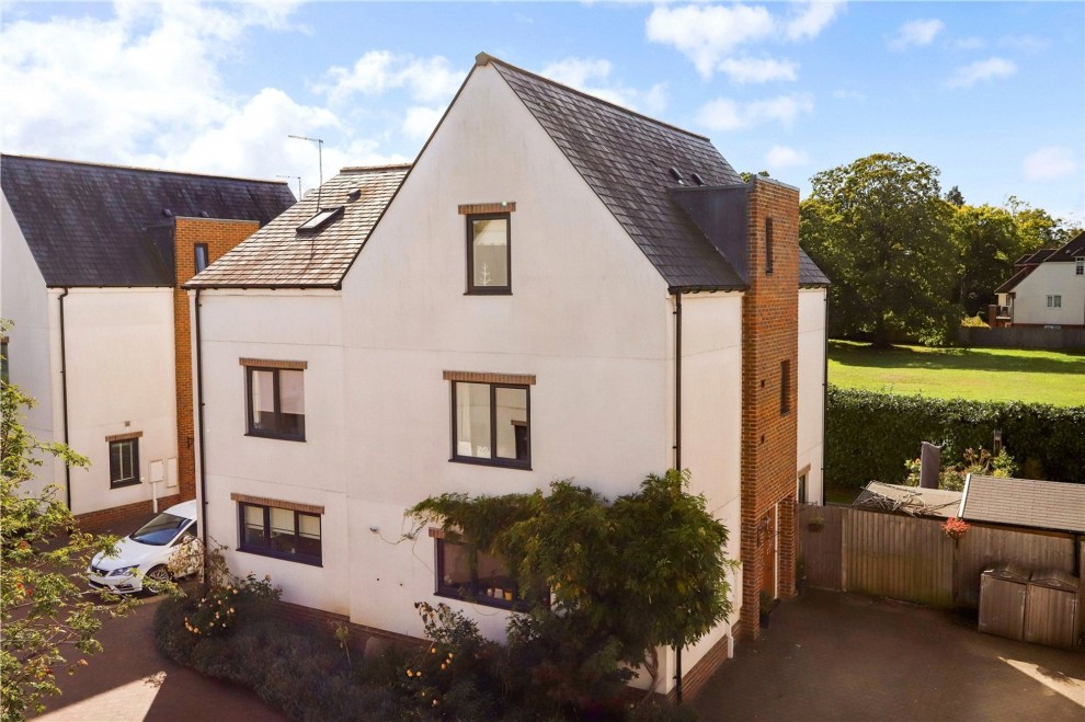 Langham Court, Farnham, GU9