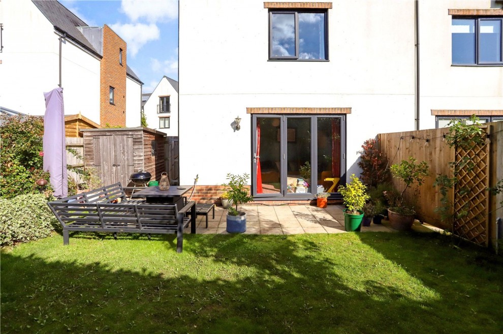Langham Court, Farnham, GU9