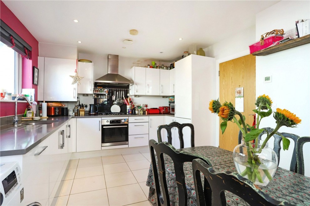 Langham Court, Farnham, GU9