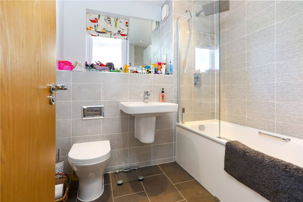 Langham Court, Farnham, GU9