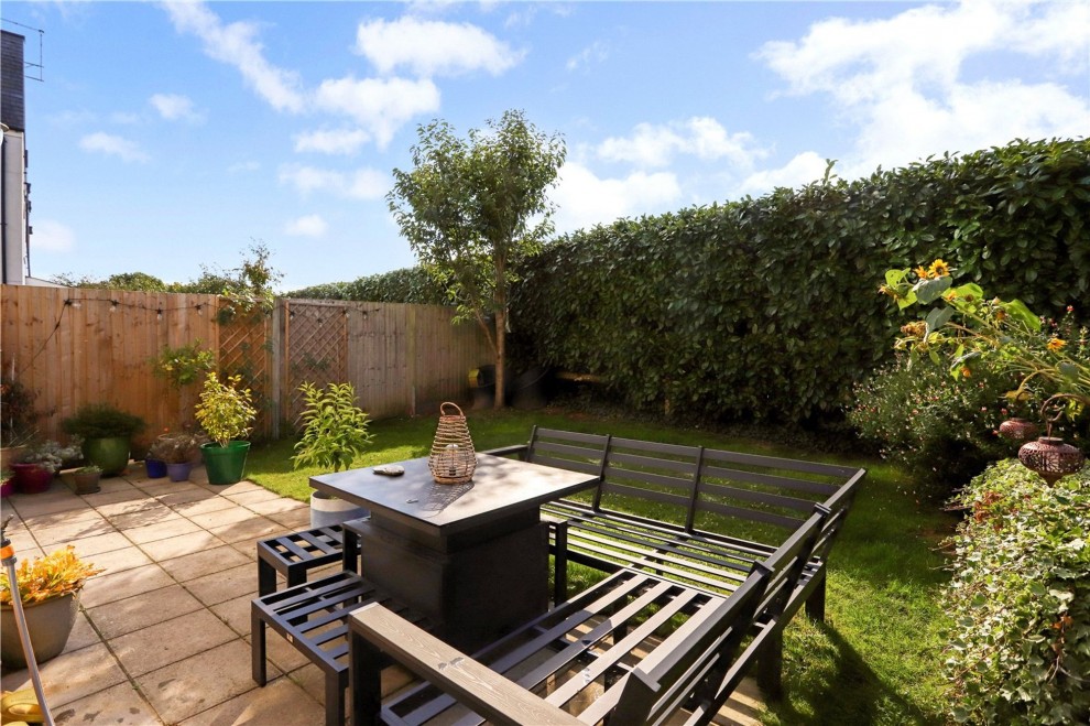 Langham Court, Farnham, GU9