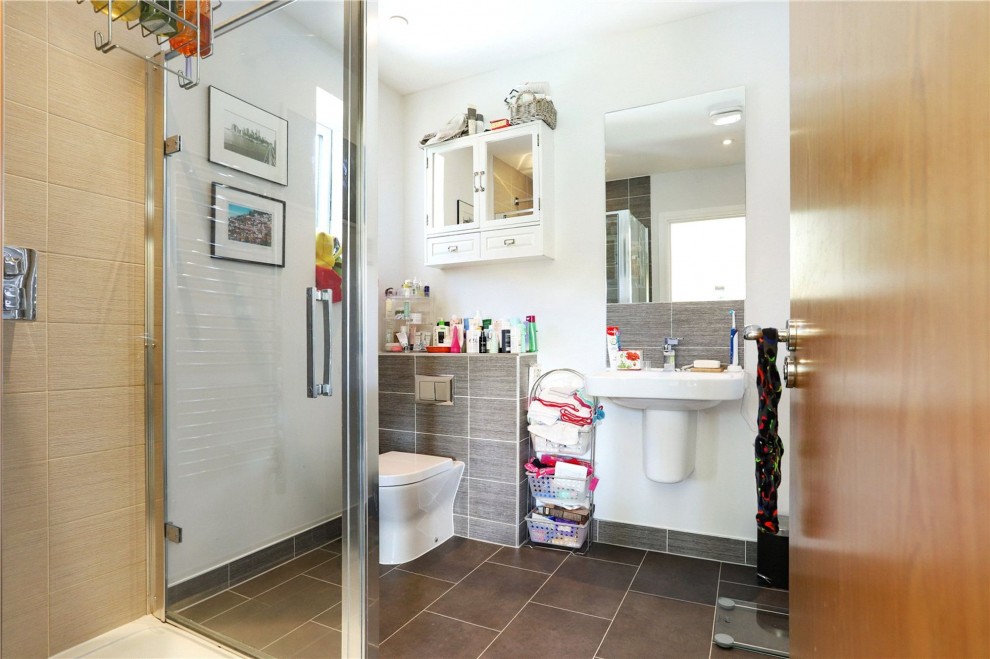 Langham Court, Farnham, GU9