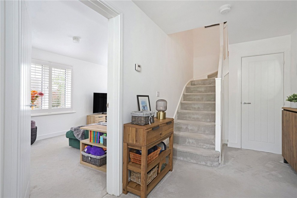 Melrose Close, Farnham, GU9