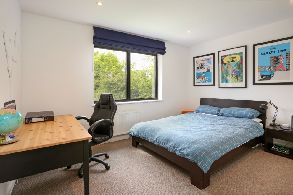 Longdown Road, Lower Bourne, GU10