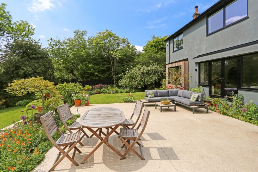 Longdown Road, Lower Bourne, GU10