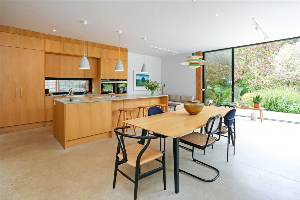 Longdown Road, Lower Bourne, GU10