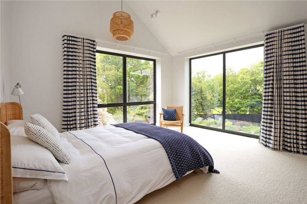 Longdown Road, Lower Bourne, GU10