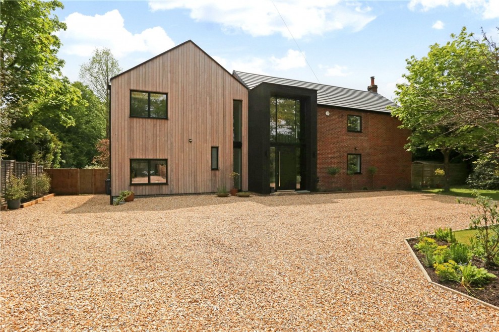 Longdown Road, Lower Bourne, GU10