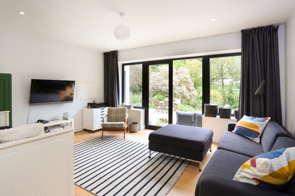 Longdown Road, Lower Bourne, GU10