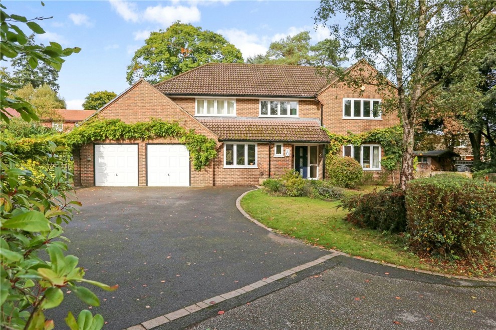 Pannells, Lower Bourne, GU10