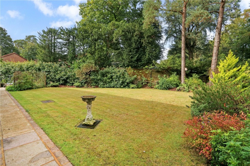 Pannells, Lower Bourne, GU10
