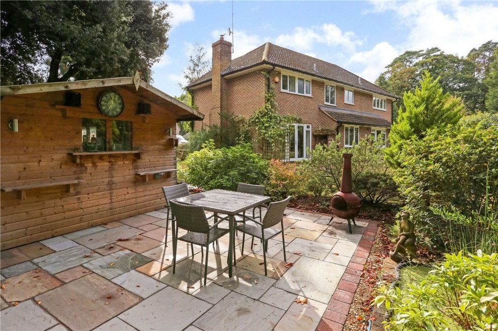Pannells, Lower Bourne, GU10