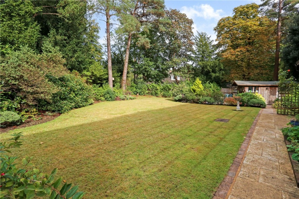 Pannells, Lower Bourne, GU10