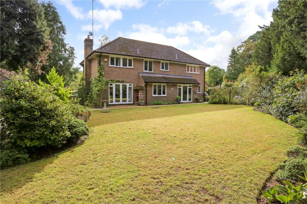 Pannells, Lower Bourne, GU10