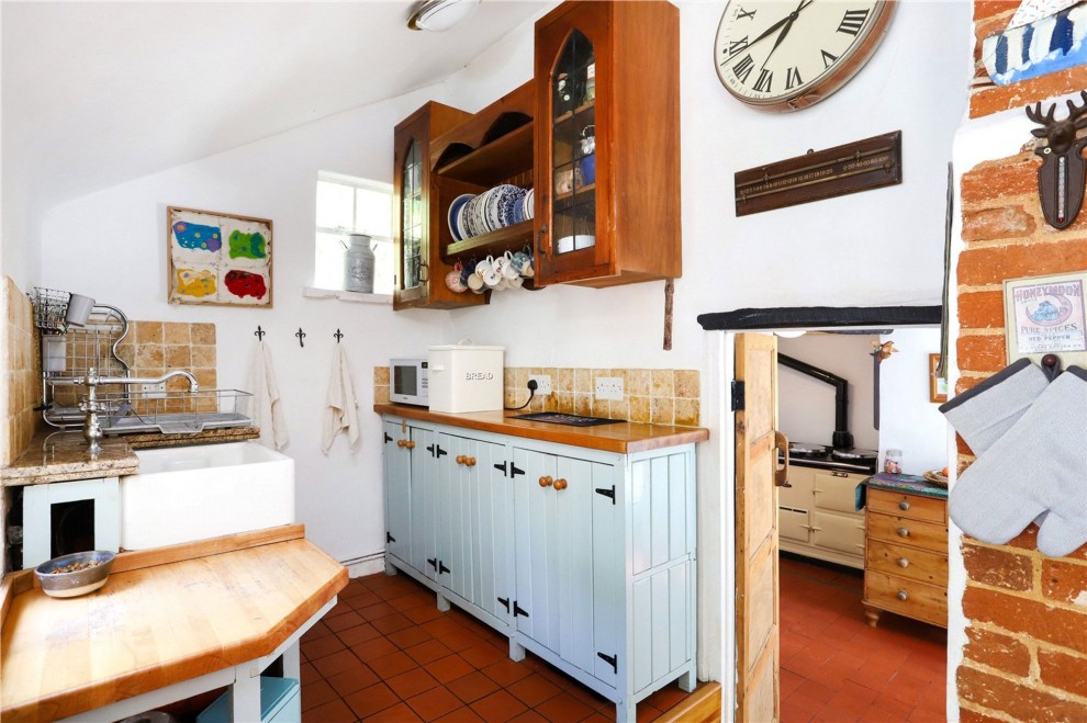 Aveley Close, Farnham, GU9