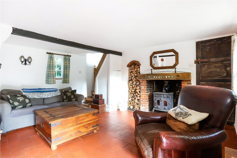 Aveley Close, Farnham, GU9