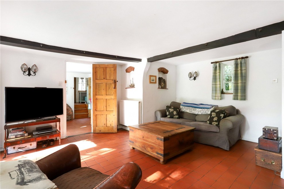 Aveley Close, Farnham, GU9
