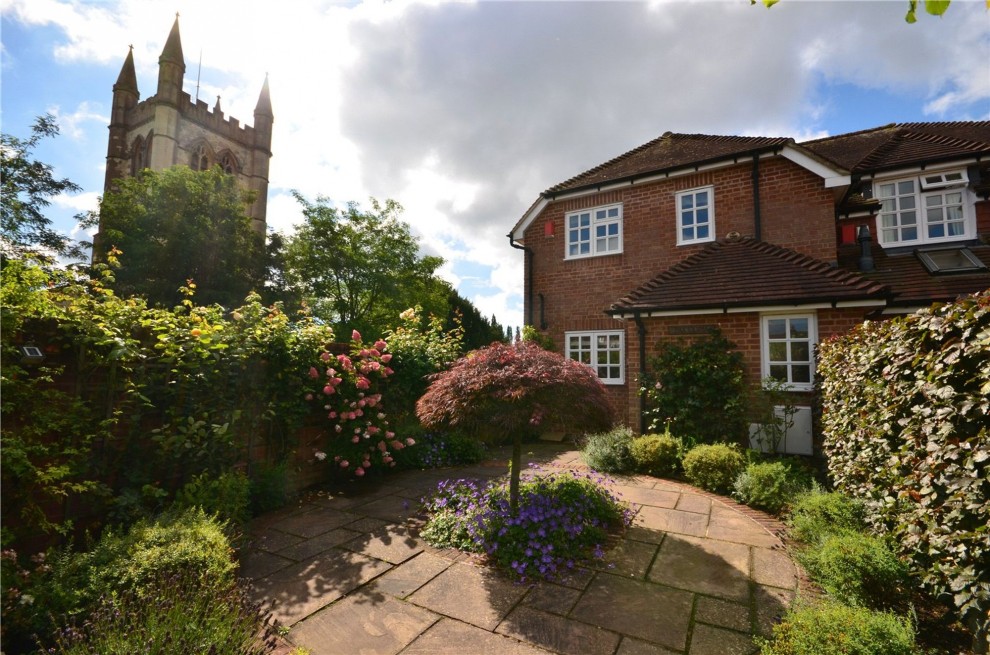 Kingham Place, Farnham, GU9