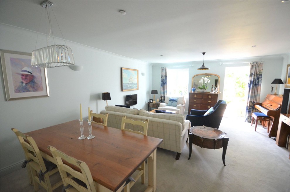 Kingham Place, Farnham, GU9