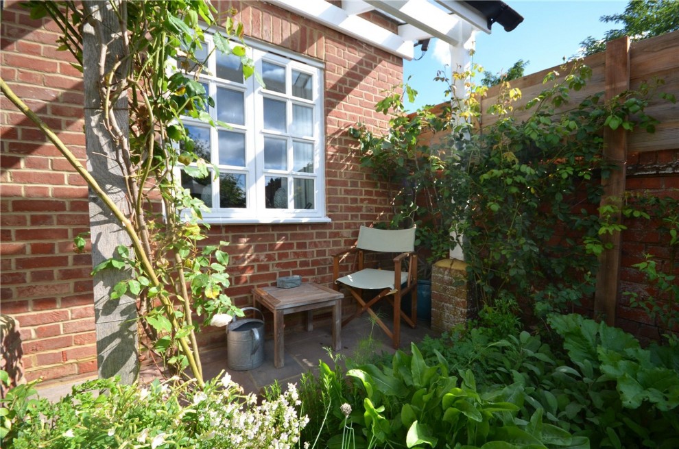 Kingham Place, Farnham, GU9