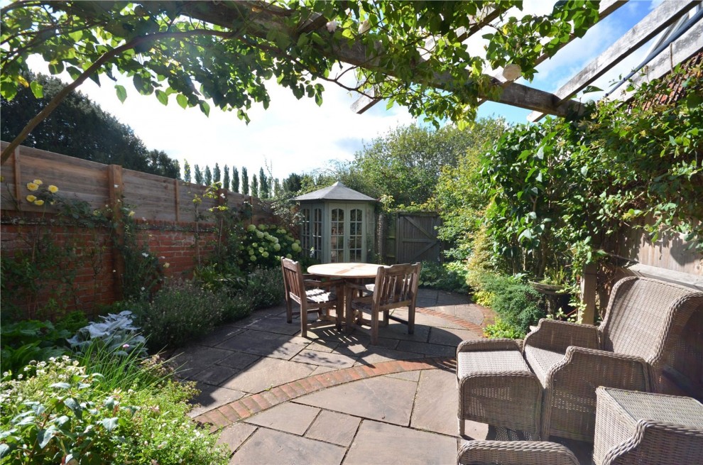 Kingham Place, Farnham, GU9