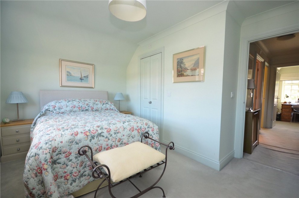Kingham Place, Farnham, GU9