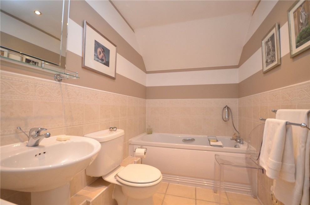 Kingham Place, Farnham, GU9