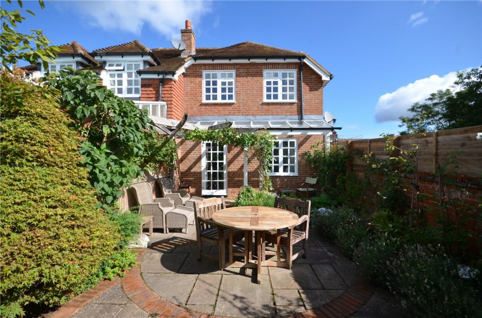 Kingham Place, Farnham, GU9