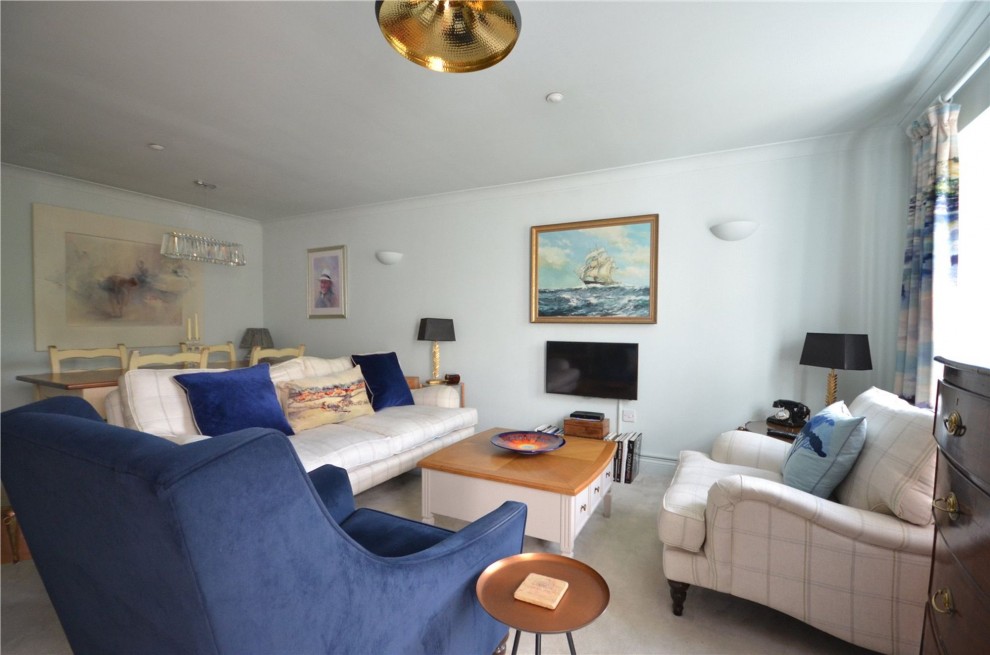 Kingham Place, Farnham, GU9