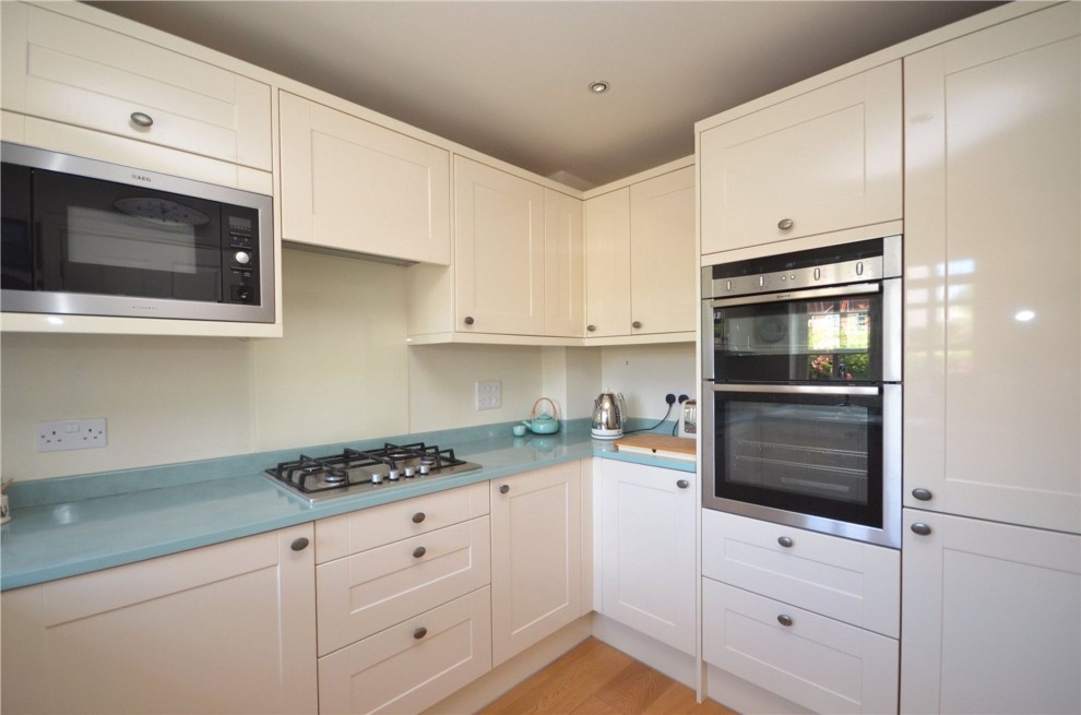 Kingham Place, Farnham, GU9