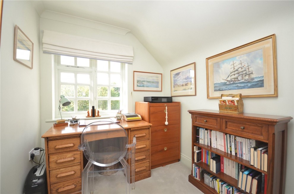 Kingham Place, Farnham, GU9