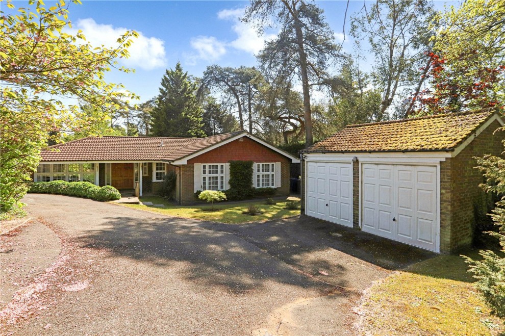 Eldon Drive, Lower Bourne, GU10