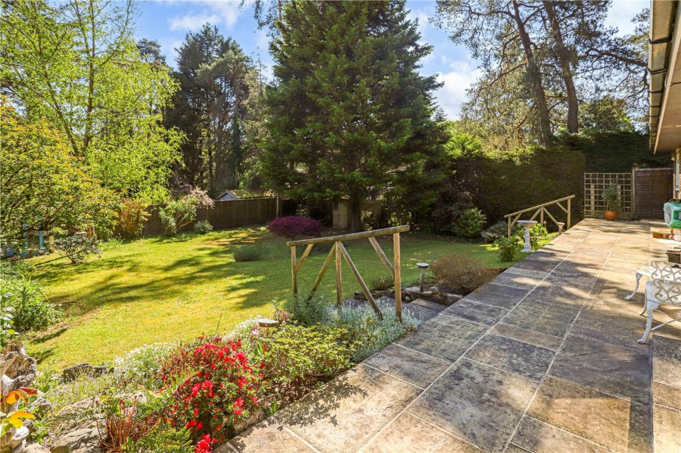 Eldon Drive, Lower Bourne, GU10