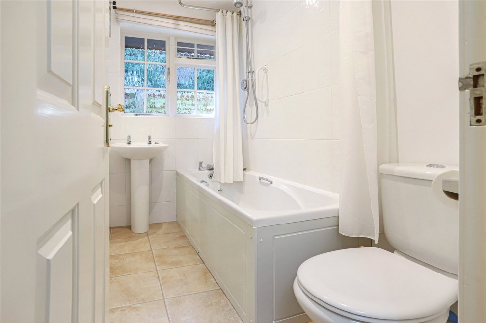 Eldon Drive, Lower Bourne, GU10