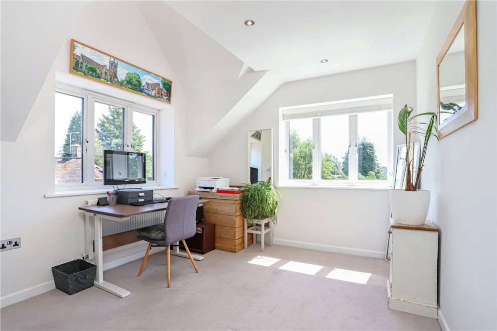 Shortheath Road, Farnham, GU9