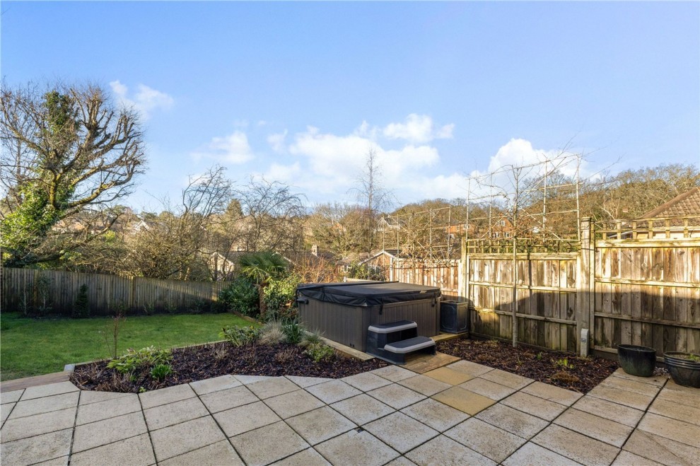 Kiln Lane, Lower Bourne, GU10