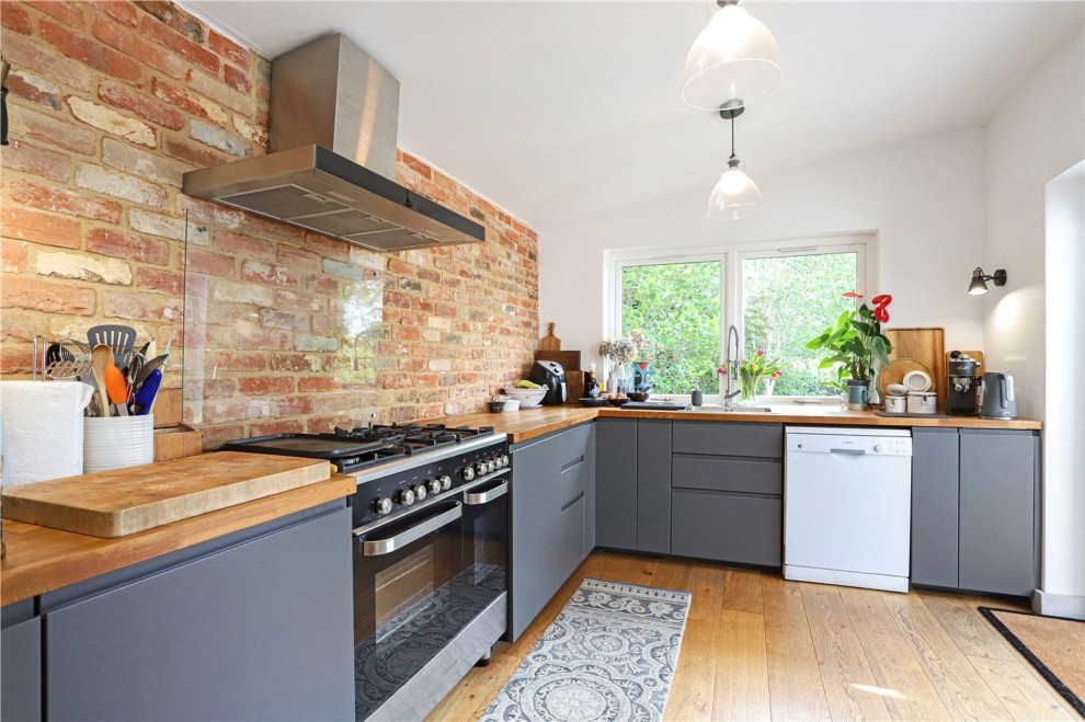 Beacon Hill Road, Ewshot, GU10
