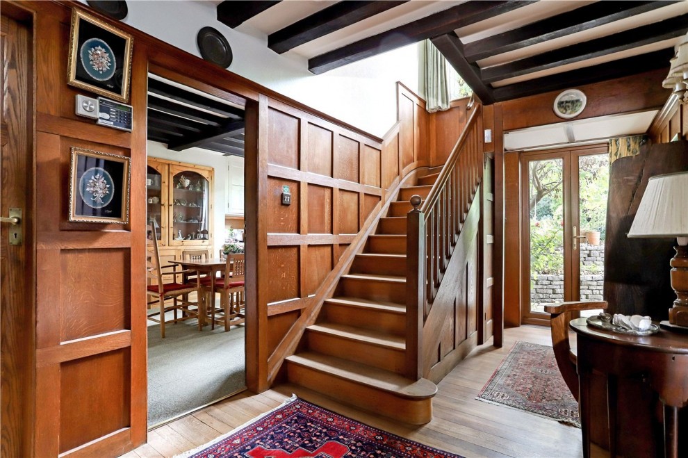 Old Compton Lane, Farnham, GU9