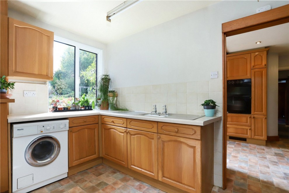 Old Compton Lane, Farnham, GU9