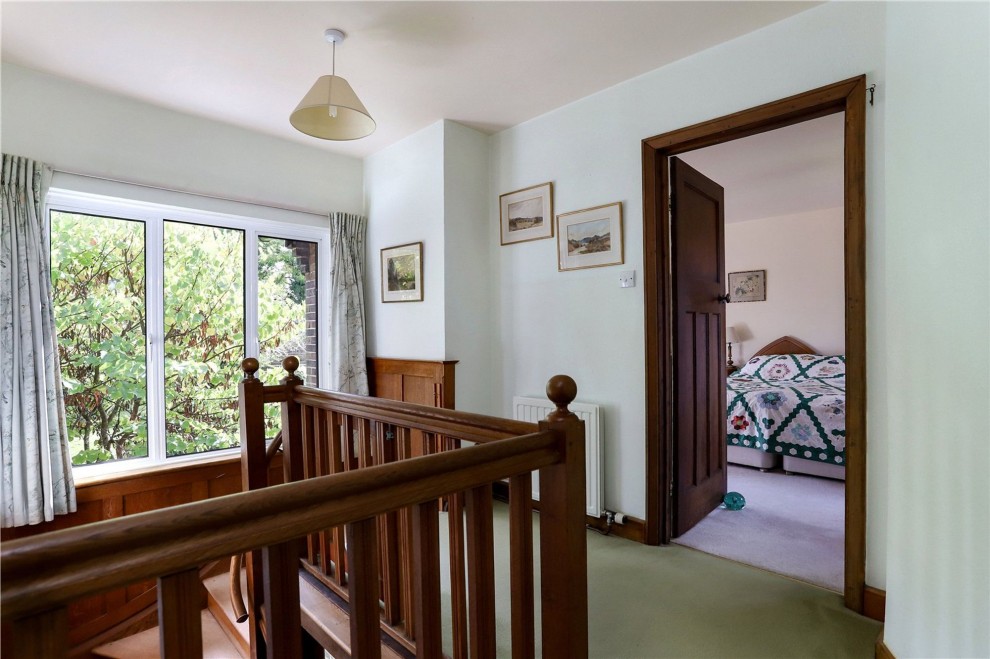 Old Compton Lane, Farnham, GU9